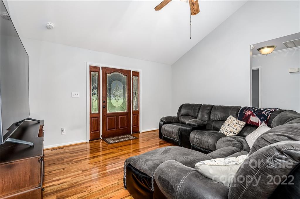 2115 Robinson Road Newton, NC 28658 - Photo 7 of 37 Gallery Image 7