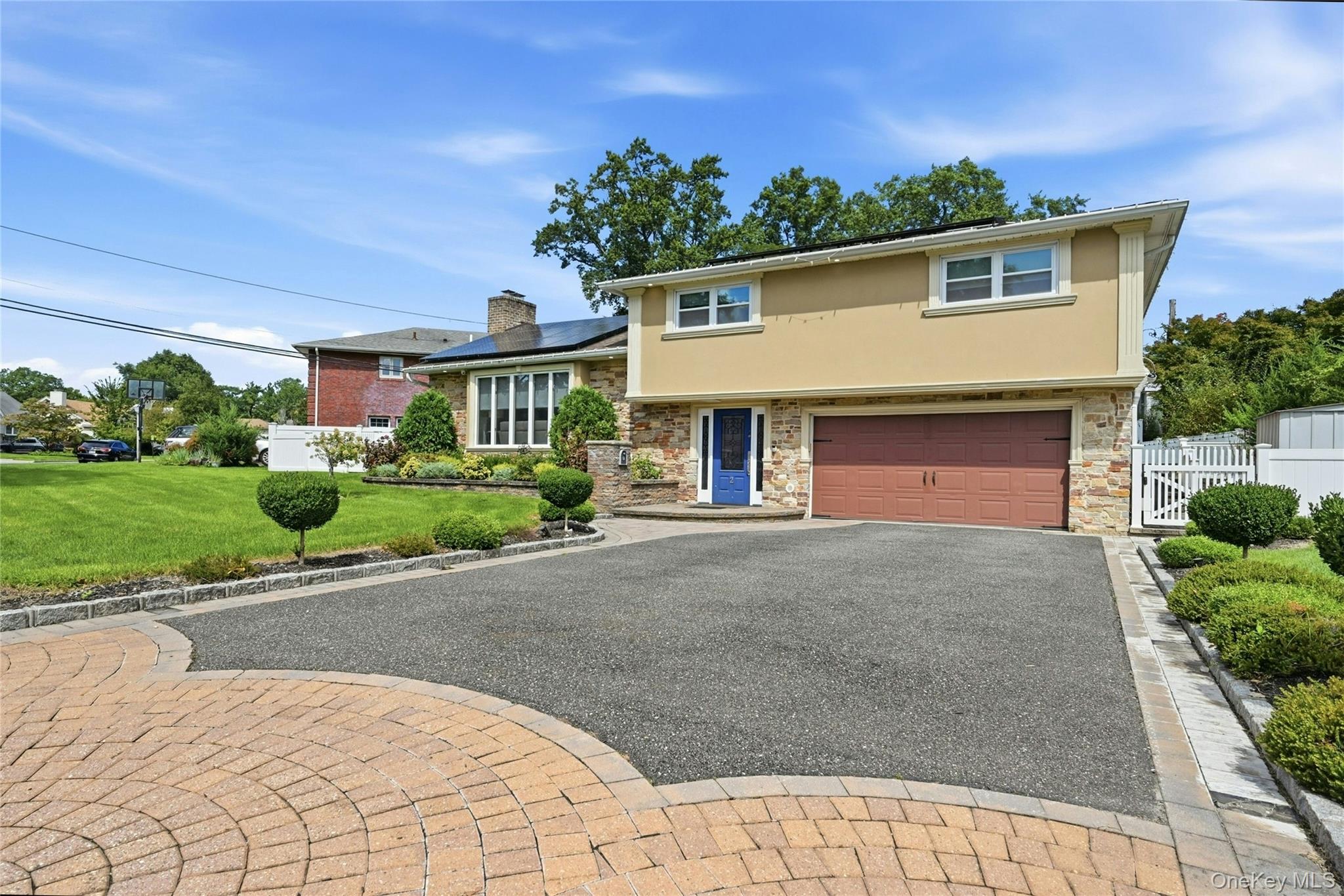 2 Peppermill Road Roslyn, NY 11576 - Photo 3 of 36 2-car garage and lots of driveway parking