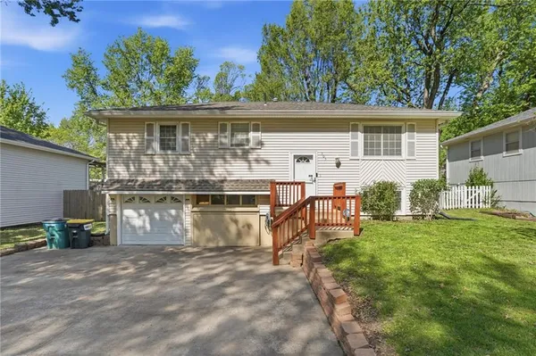 $275,000 | 305 South Franklin Street, Spring Hill, KS 66083