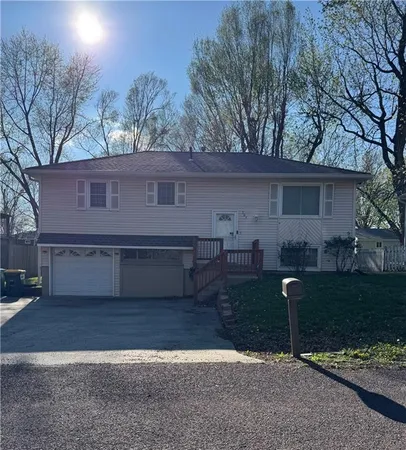 $275,000 | 305 South Franklin Street, Spring Hill, KS 66083