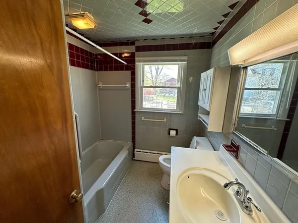 $1,975 | 50 Camden Street, Unit 1, South Hadley, MA 01075