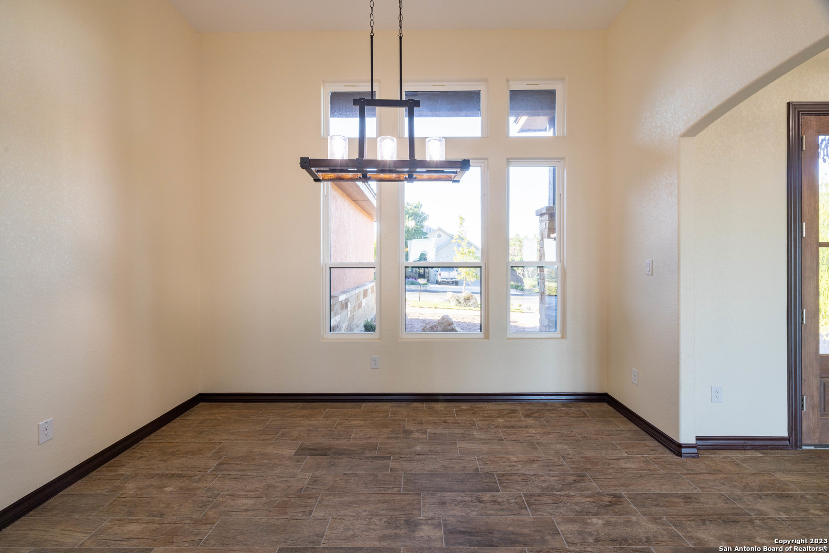 86 Hannah Lane Boerne, TX 78006 - Photo 23 of 45 an empty room with windows