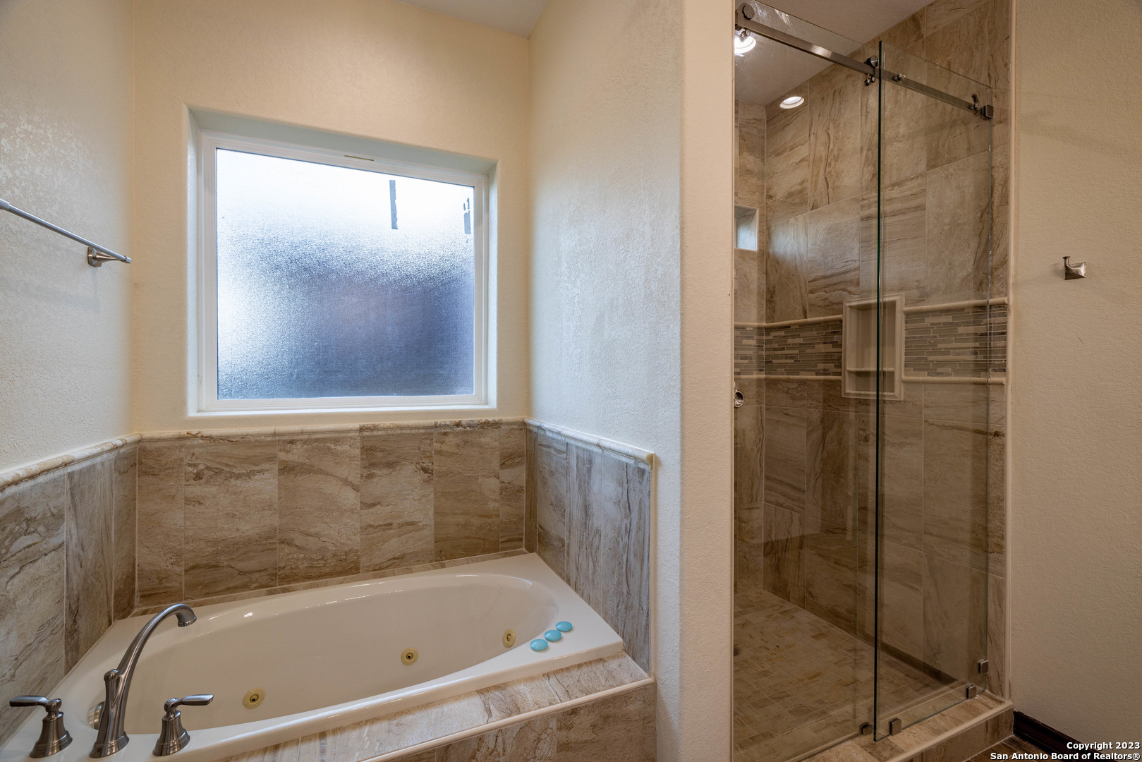 86 Hannah Lane Boerne, TX 78006 - Photo 25 of 45 a bathroom with a tub and shower