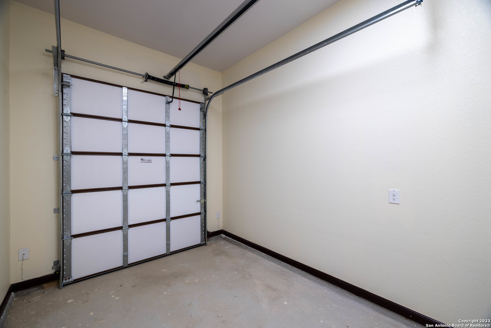 86 Hannah Lane Boerne, TX 78006 - Photo 40 of 45 a view of a garage