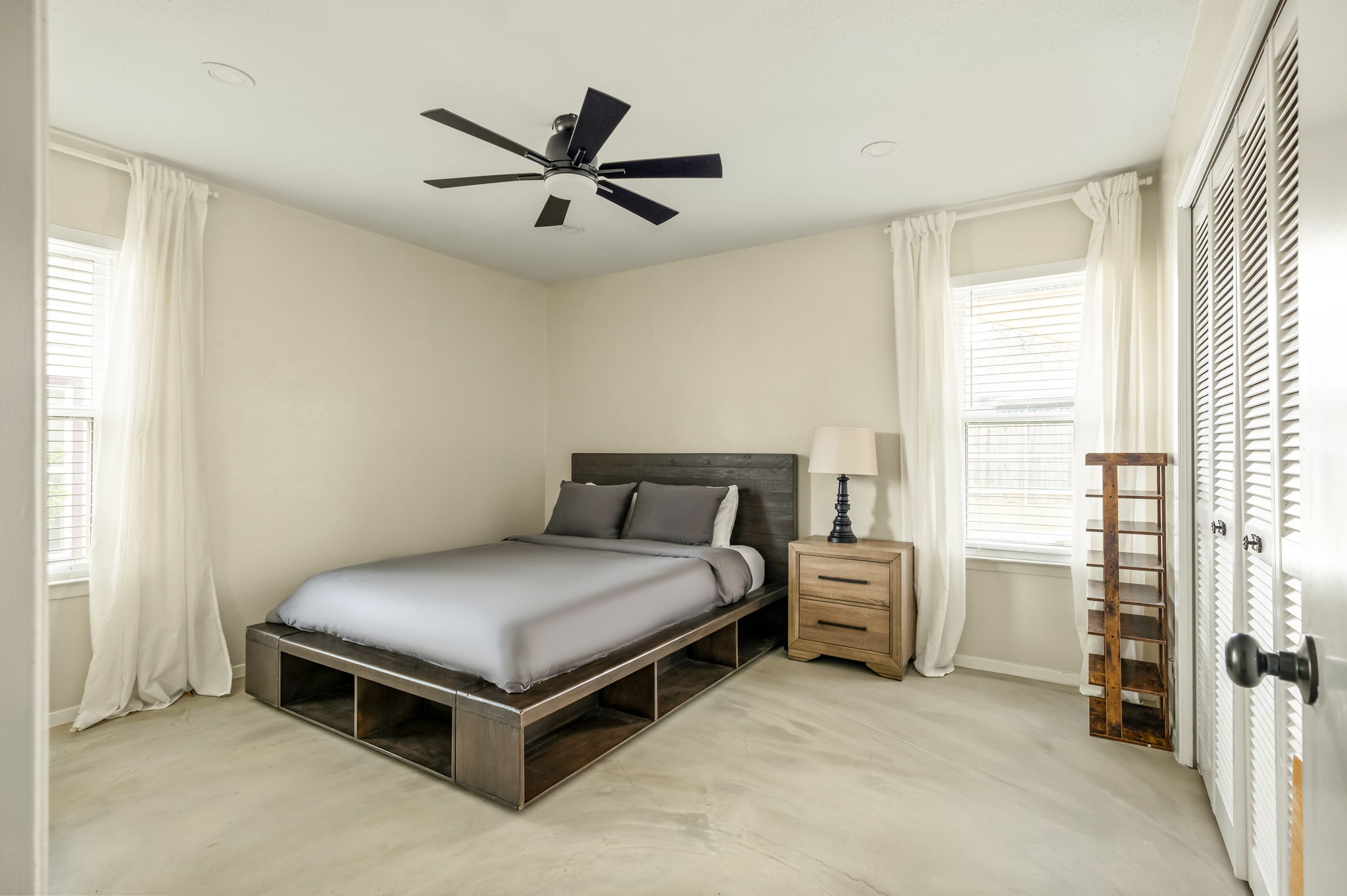 9300 Meadow Vale Austin, TX 78758 - Photo 28 of 37 Bedroom featuring ceiling fan and a closet
