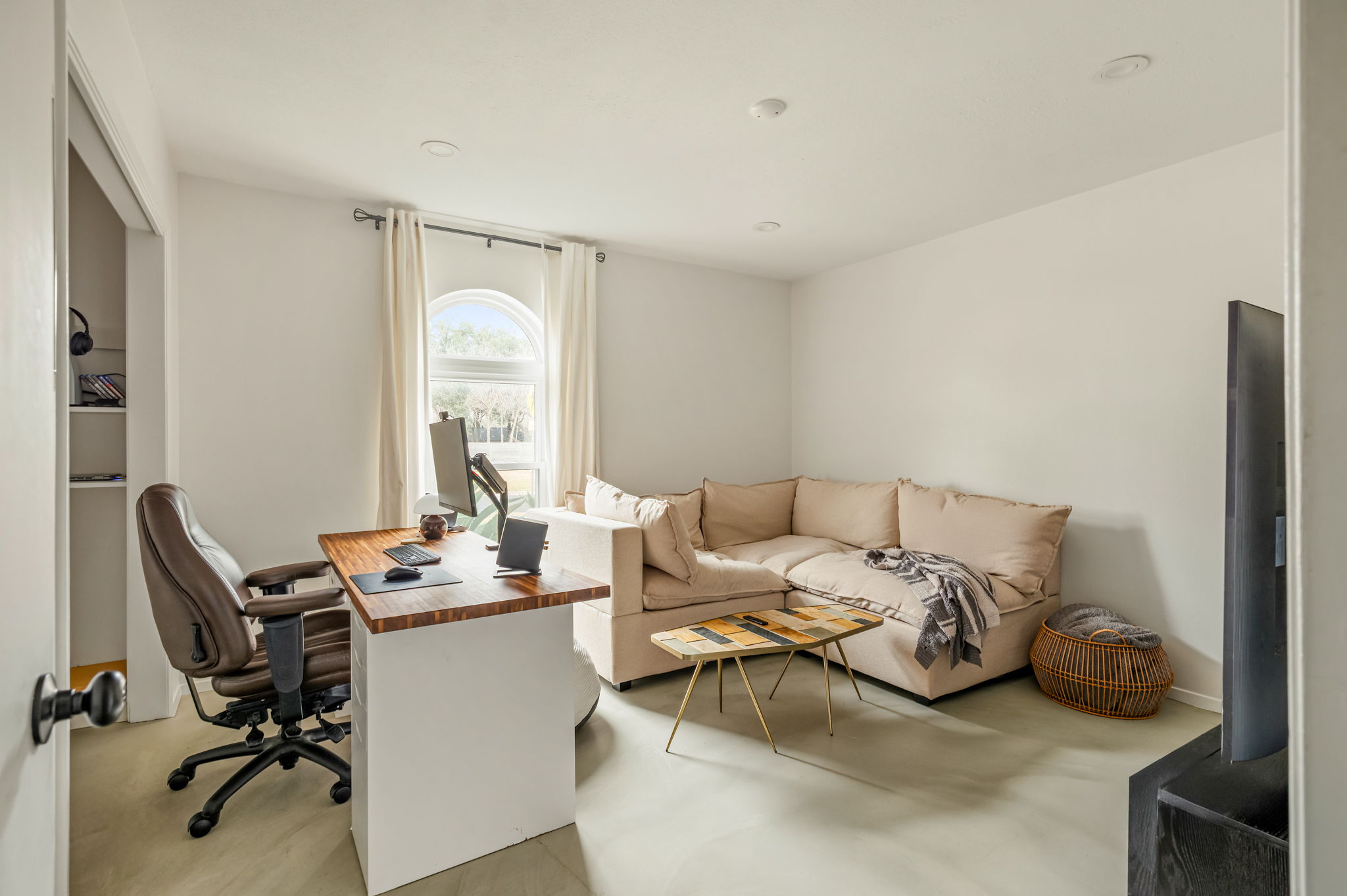 9300 Meadow Vale Austin, TX 78758 - Photo 30 of 37 Office featuring concrete flooring