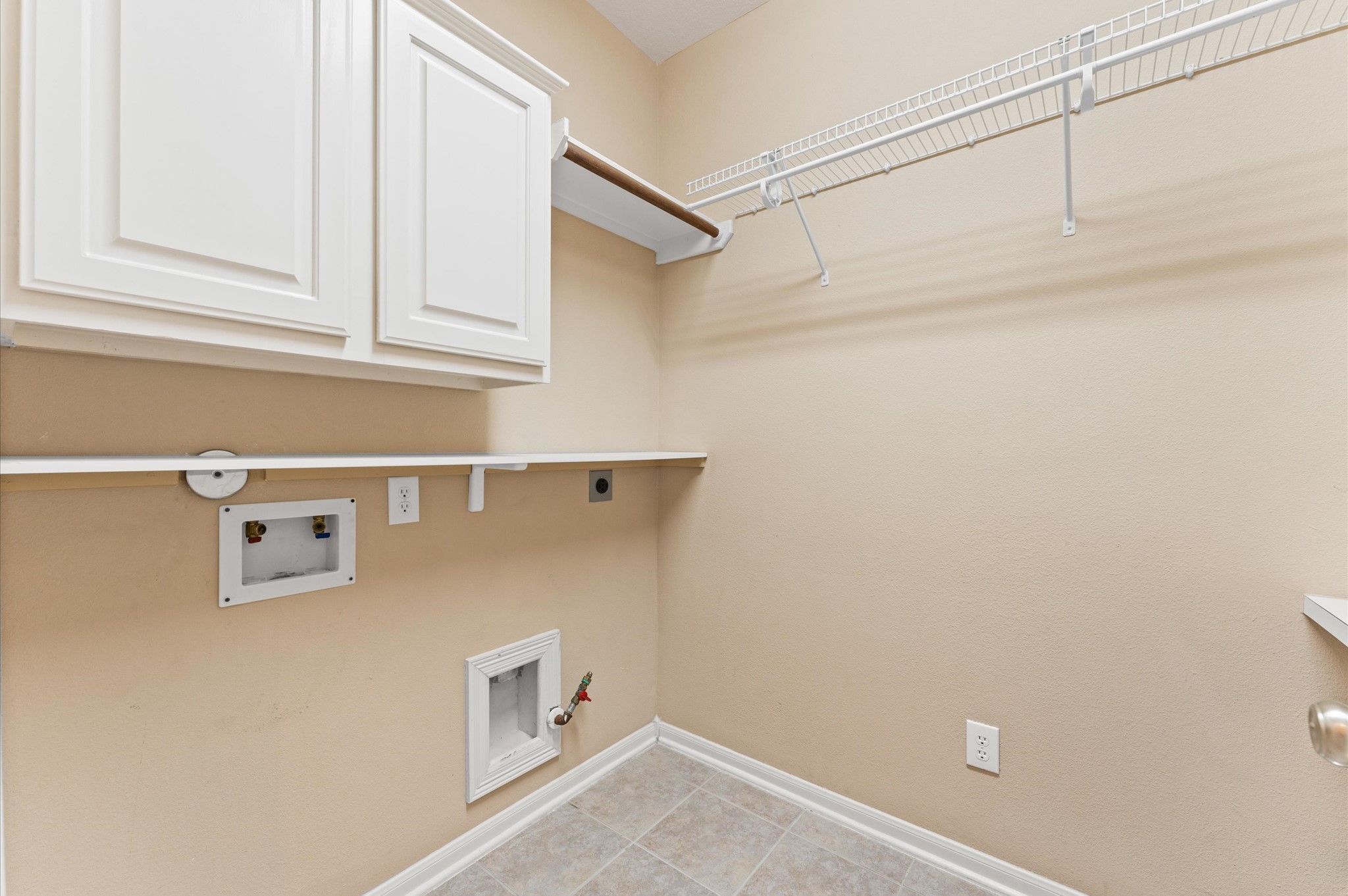 2411 Clippers Square Houston, TX 77058 - Photo 15 of 25 a view of cabinets