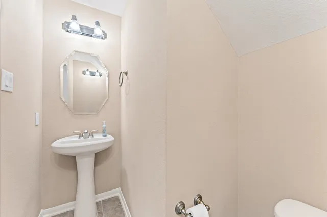 $264,900 | 2411 Clippers Square, Houston, TX 77058