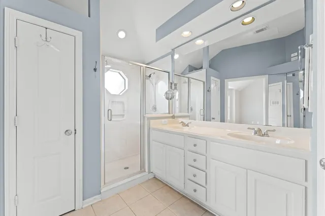 $264,900 | 2411 Clippers Square, Houston, TX 77058