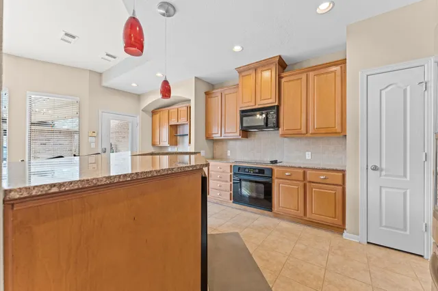 $264,900 | 2411 Clippers Square, Houston, TX 77058