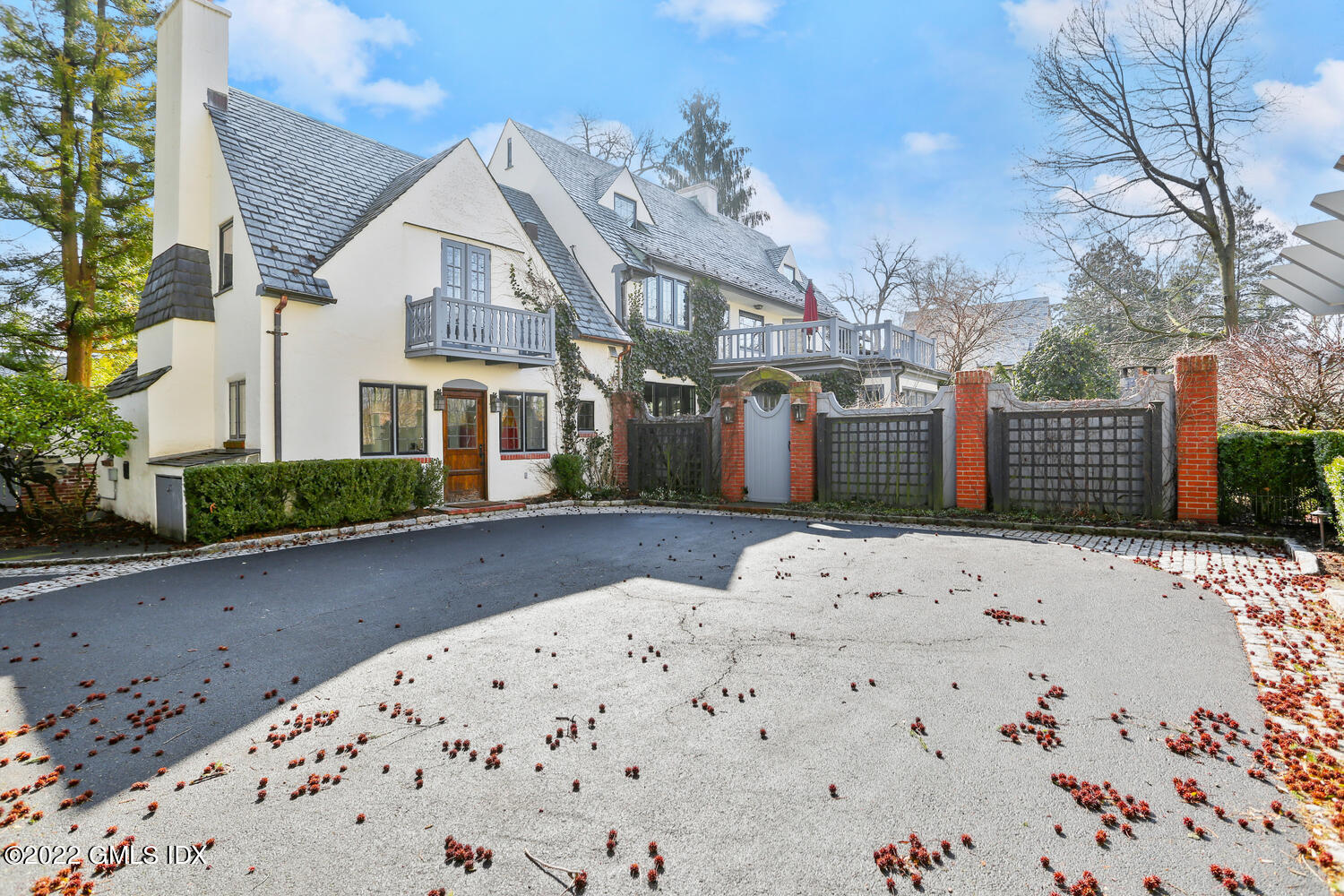 84 Meadow Road Riverside, CT 06878 - Photo 31 of 35 a view of a white building