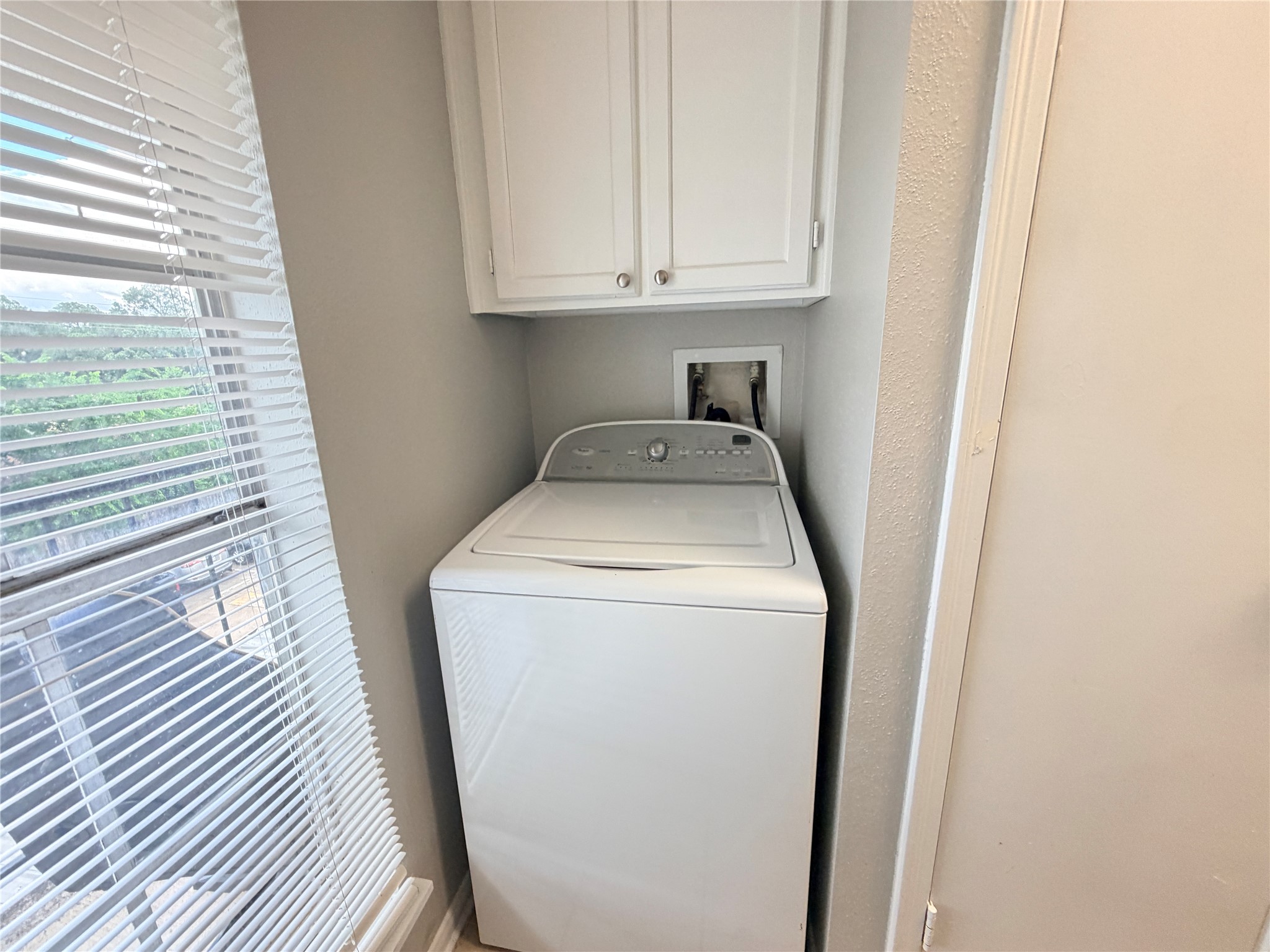 10101 South Gessner Road, Unit 515 Houston, TX 77071 - Photo 8 of 10 a utility room with dryer and washer