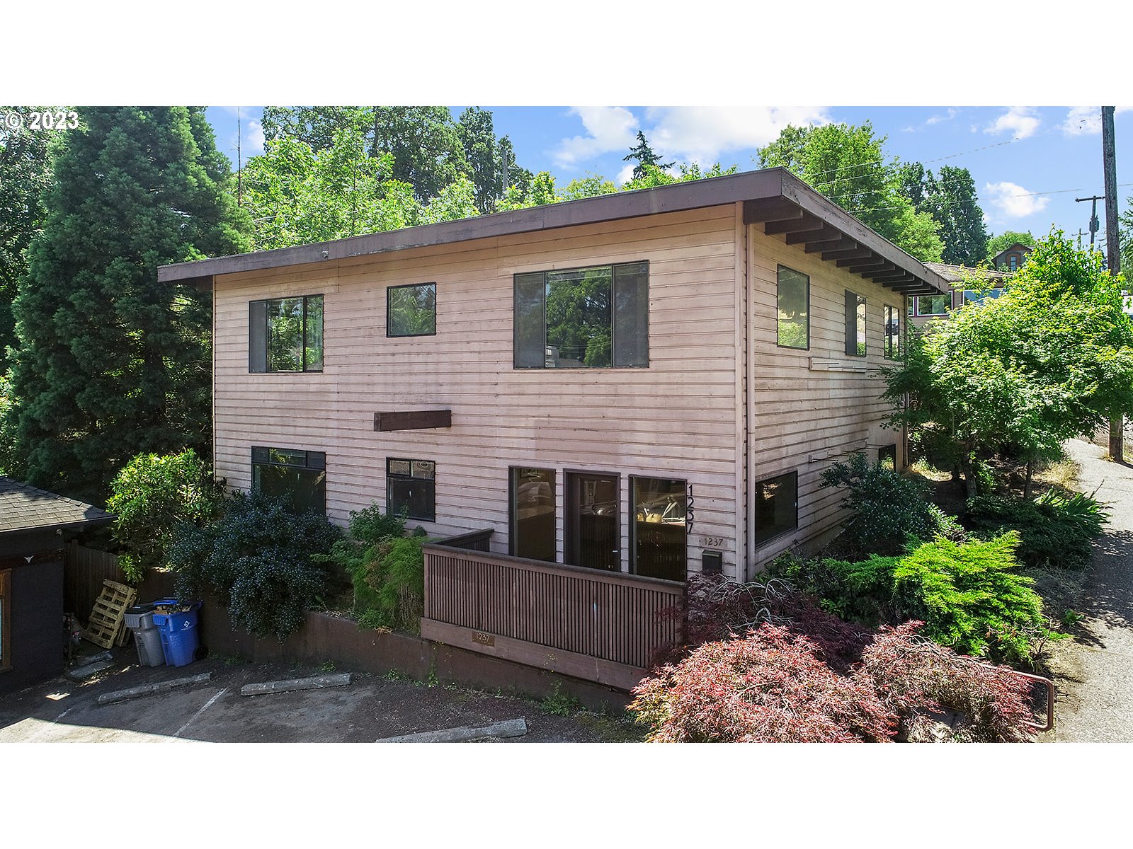 a house view with a outdoor space