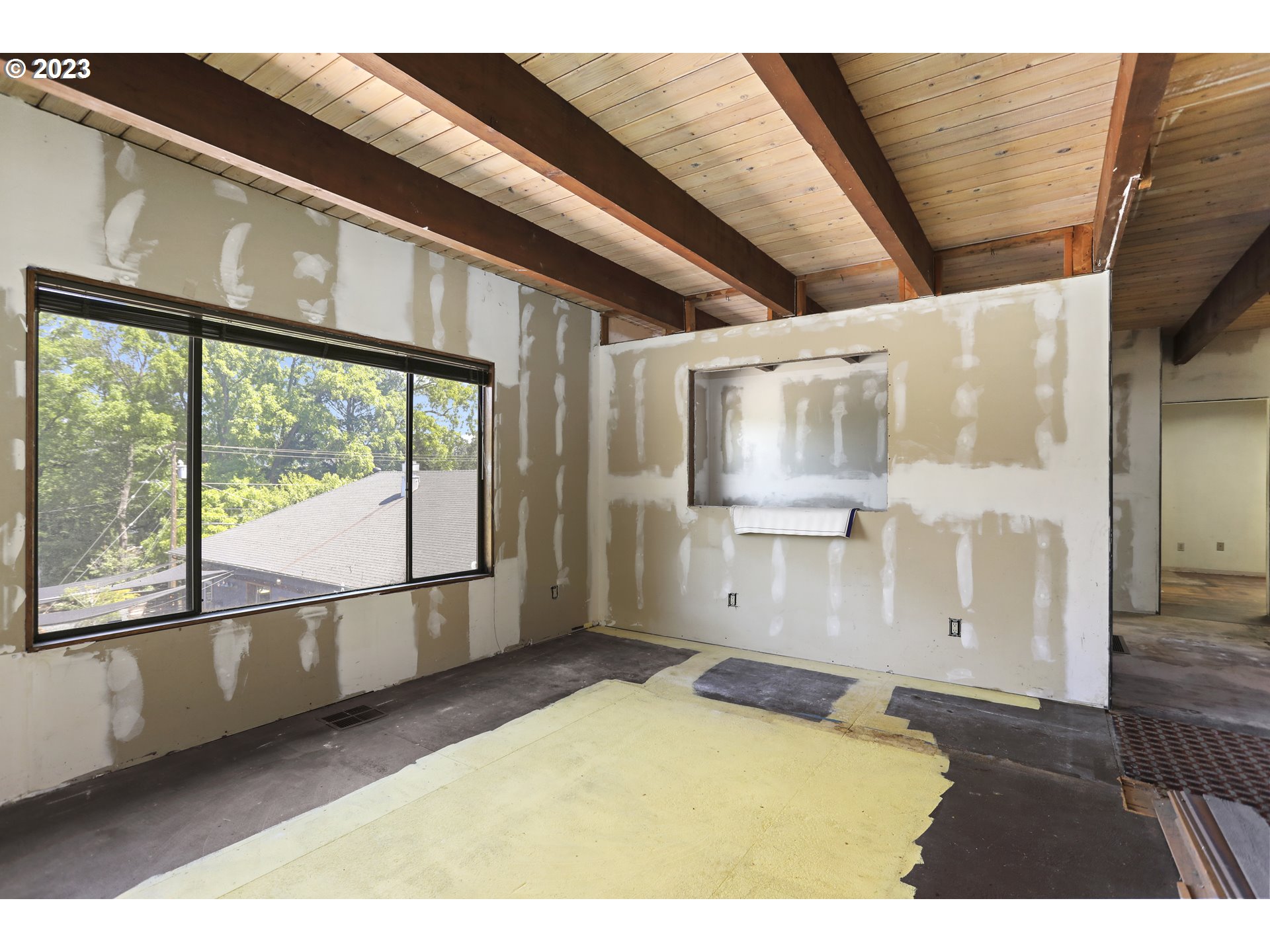 1237 State Street Hood River, OR 97031 - Photo 11 of 42 a view of an empty room with a window