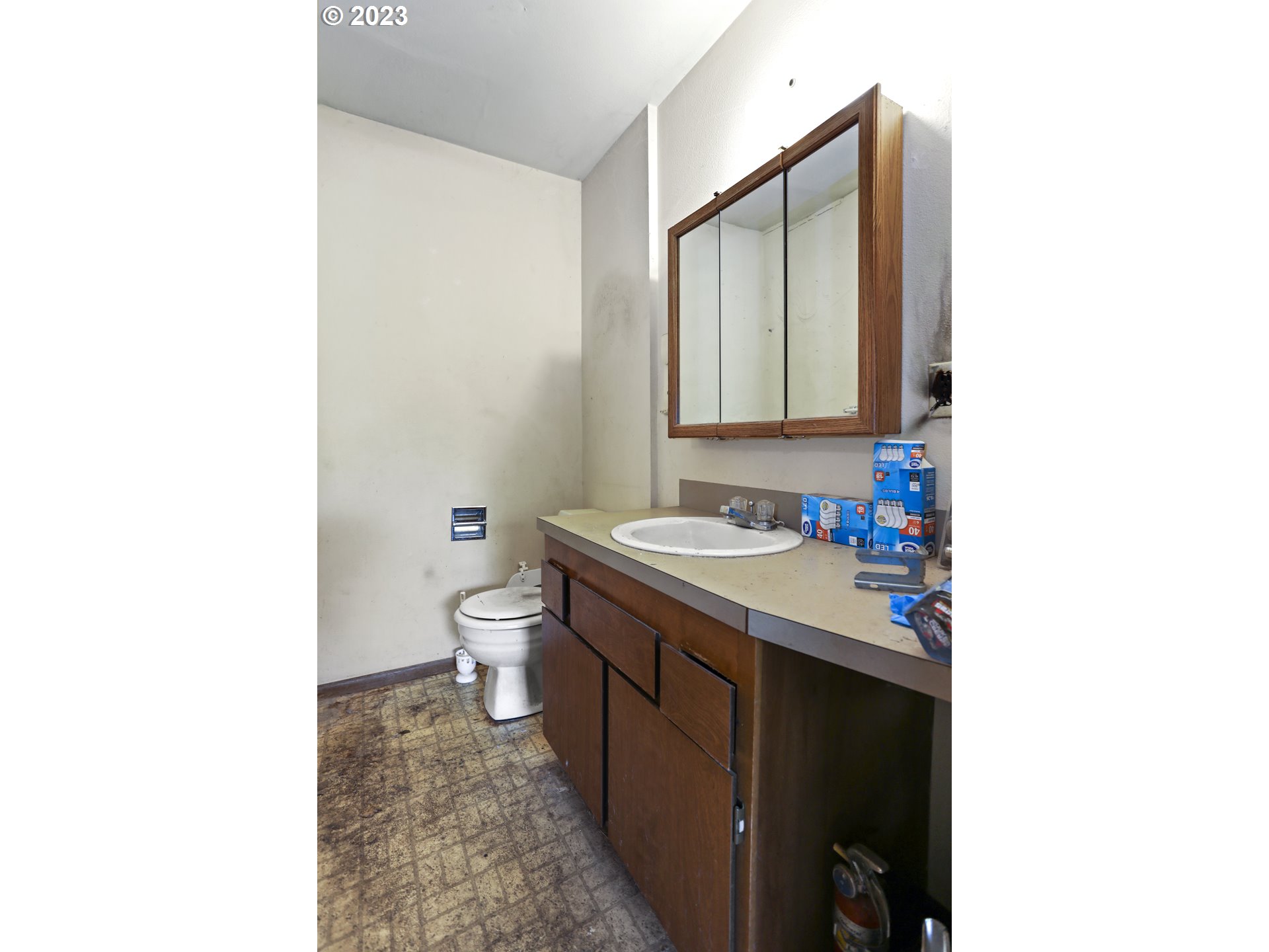 1237 State Street Hood River, OR 97031 - Photo 14 of 42 a bathroom with a sink and a toilet