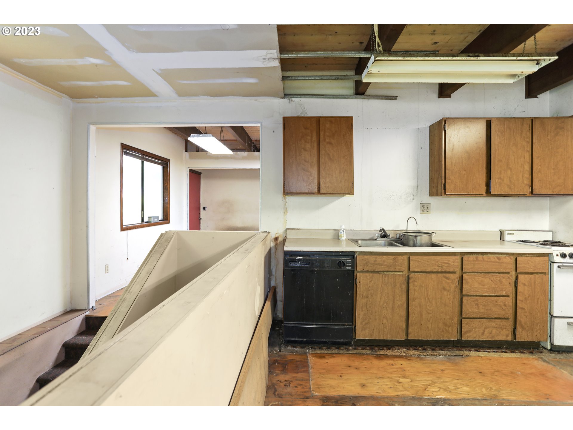 1237 State Street Hood River, OR 97031 - Photo 18 of 42 a spacious bathroom with a granite countertop sink and a mirror