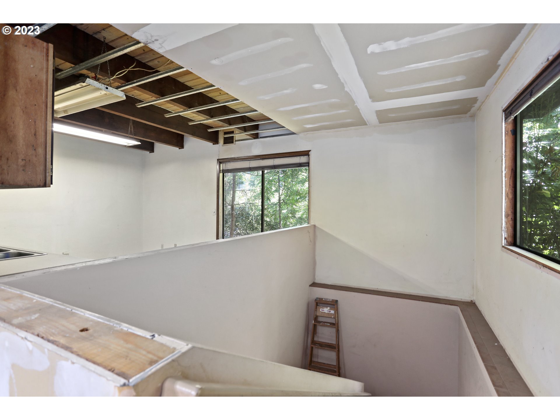 1237 State Street Hood River, OR 97031 - Photo 19 of 42 a view of an empty room and window