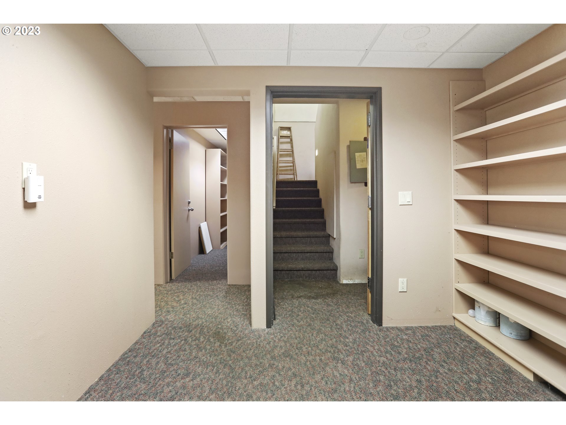 1237 State Street Hood River, OR 97031 - Photo 21 of 42 view of a livingroom with wooden floor and closet