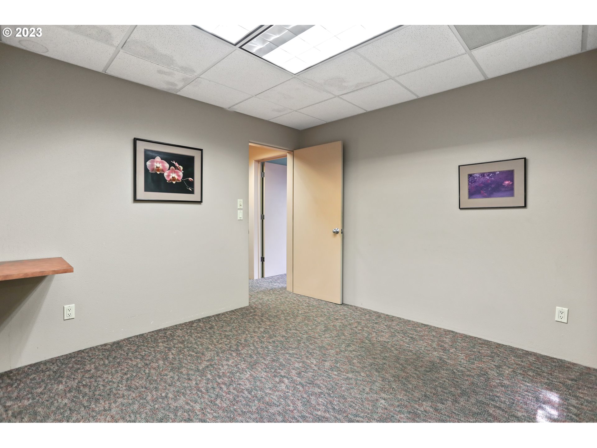 1237 State Street Hood River, OR 97031 - Photo 32 of 42 a view of a livingroom with an empty space