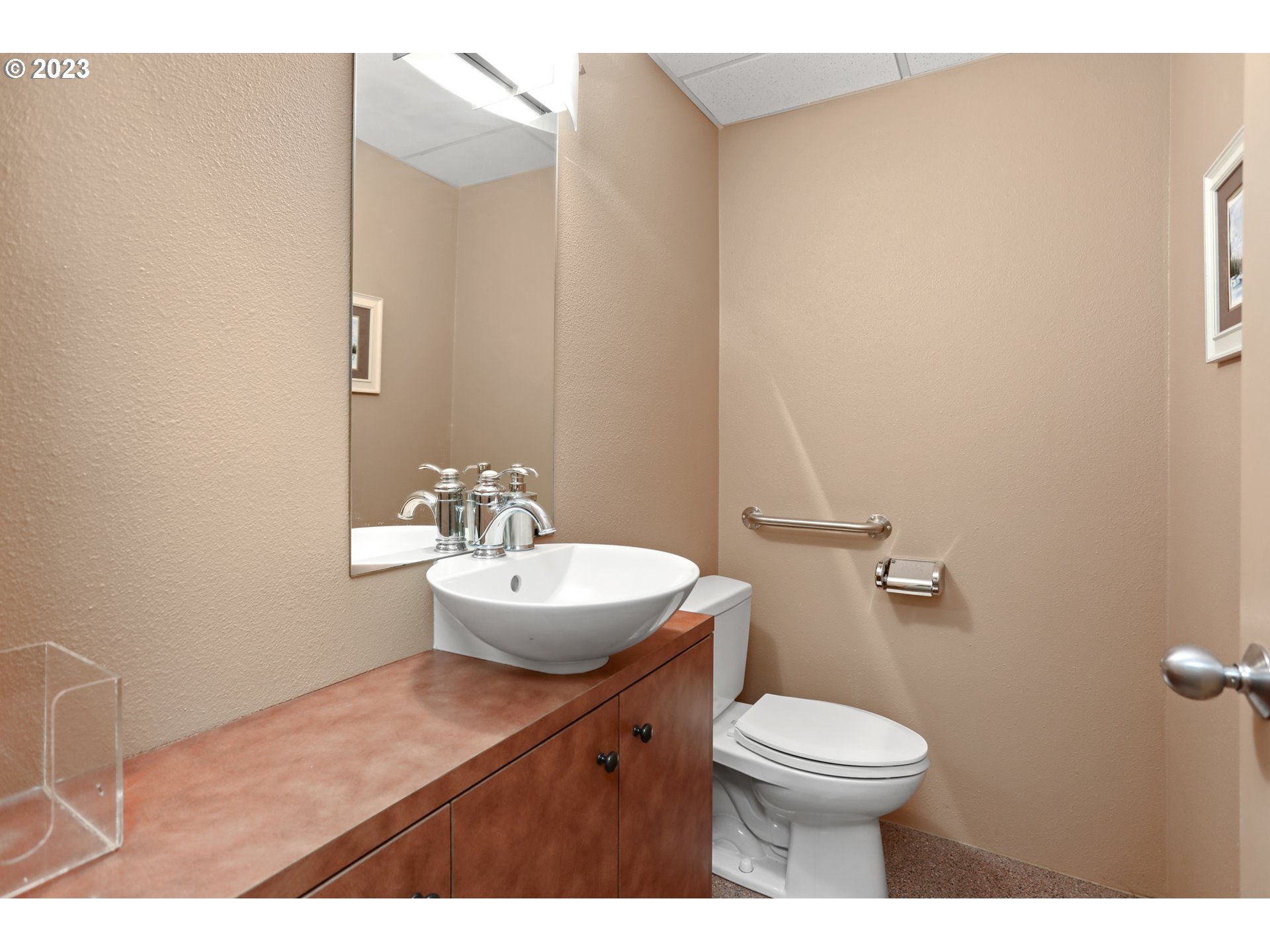 1237 State Street Hood River, OR 97031 - Photo 33 of 42 a bathroom with a toilet a sink and mirror