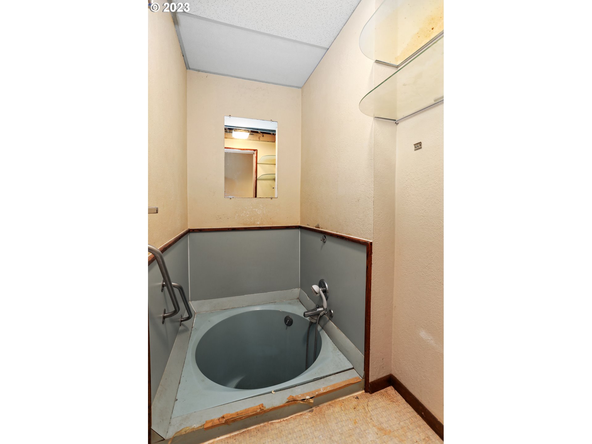 1237 State Street Hood River, OR 97031 - Photo 34 of 42 a bathroom with a sink and mirror