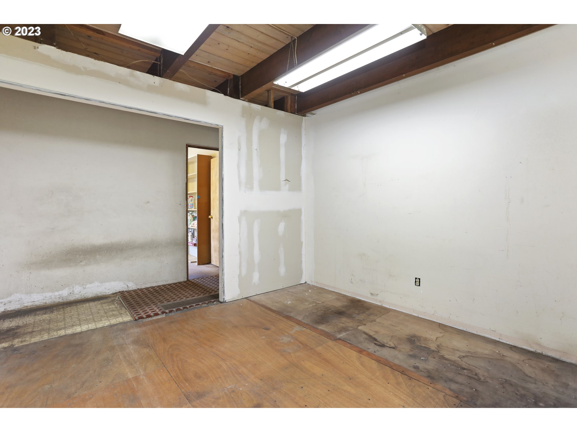 1237 State Street Hood River, OR 97031 - Photo 5 of 42 a view of an empty room