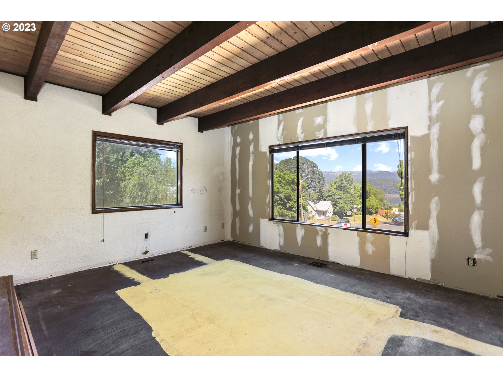 1237 State Street Hood River, OR 97031 - Photo 10 of 42 a view of an empty room with a window