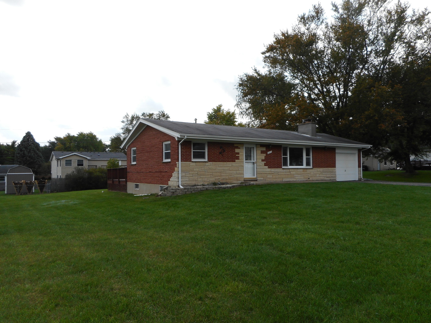 3215 Biscayne Road McHenry, IL 60050 - Photo 2 of 35