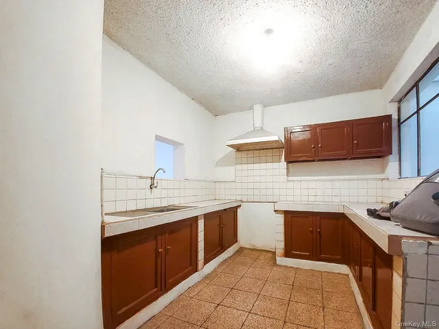 $185,000 | 271 C Escultor Ayabaca Cuenca Ecuador, Chicopee, MA 01020