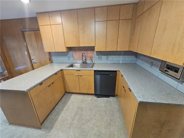 $280,000 | 1107 South 2nd Street, Leavenworth, KS 66048