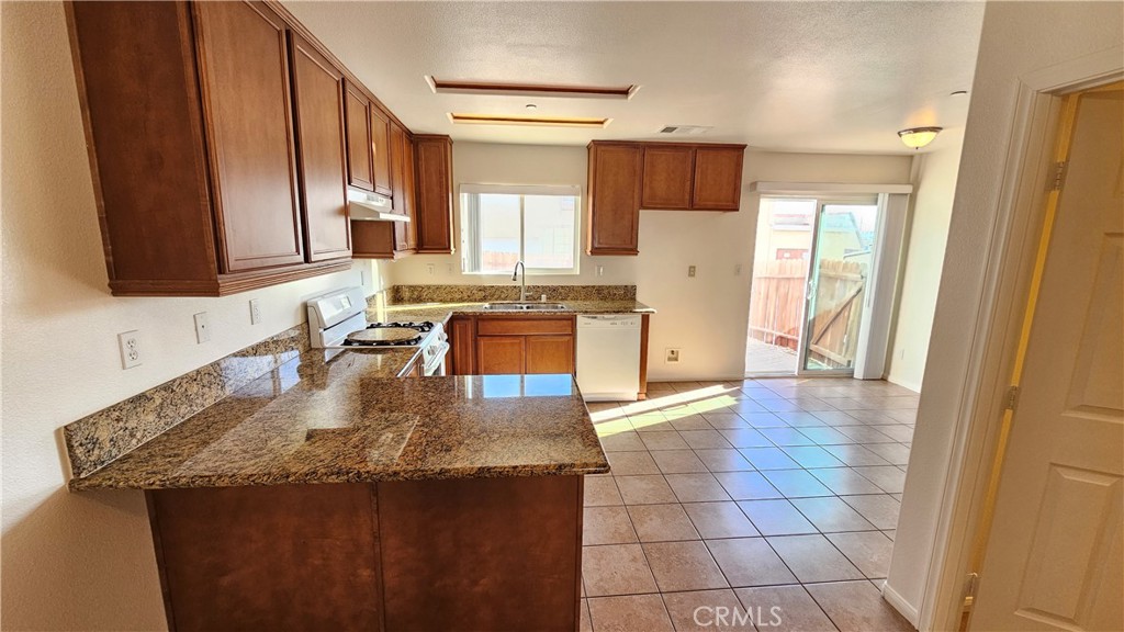 16115 Apple Valley Road, Unit 7 Apple Valley, CA 92307 - Photo 5 of 14