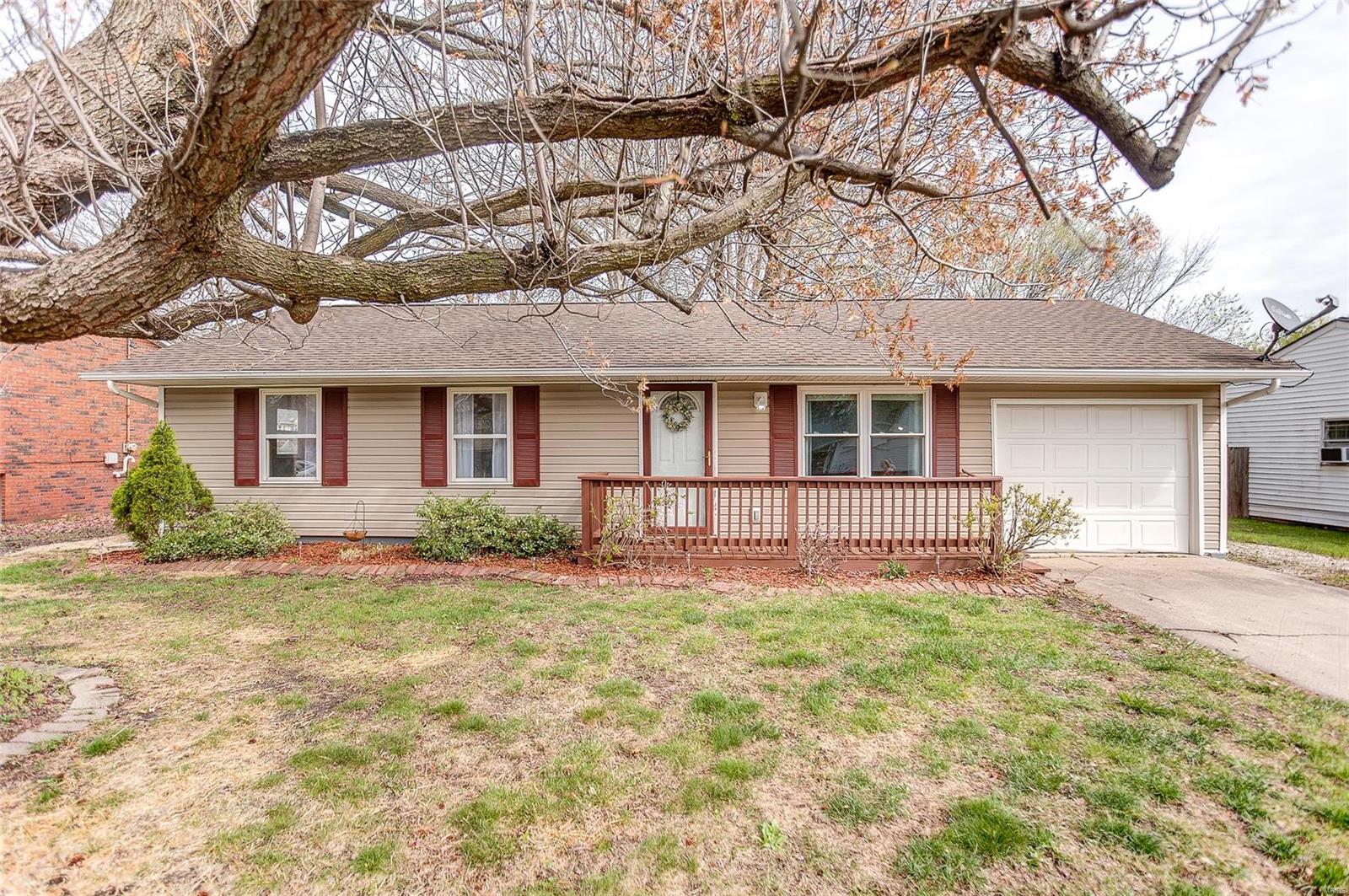 114 George Street Brighton, IL 62012 - Photo 1 of 28 Gallery Image 1