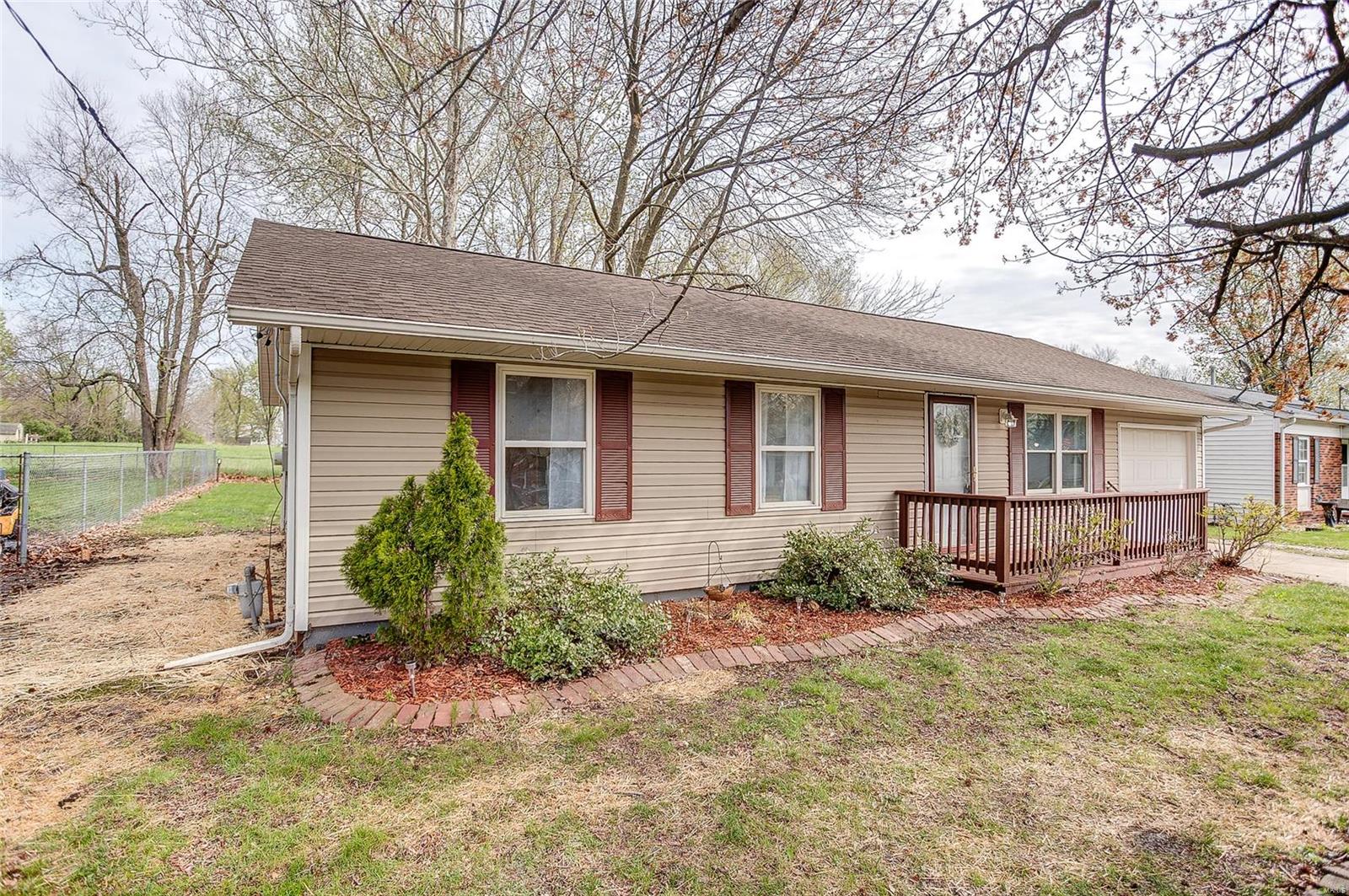 114 George Street Brighton, IL 62012 - Photo 2 of 28 Gallery Image 2