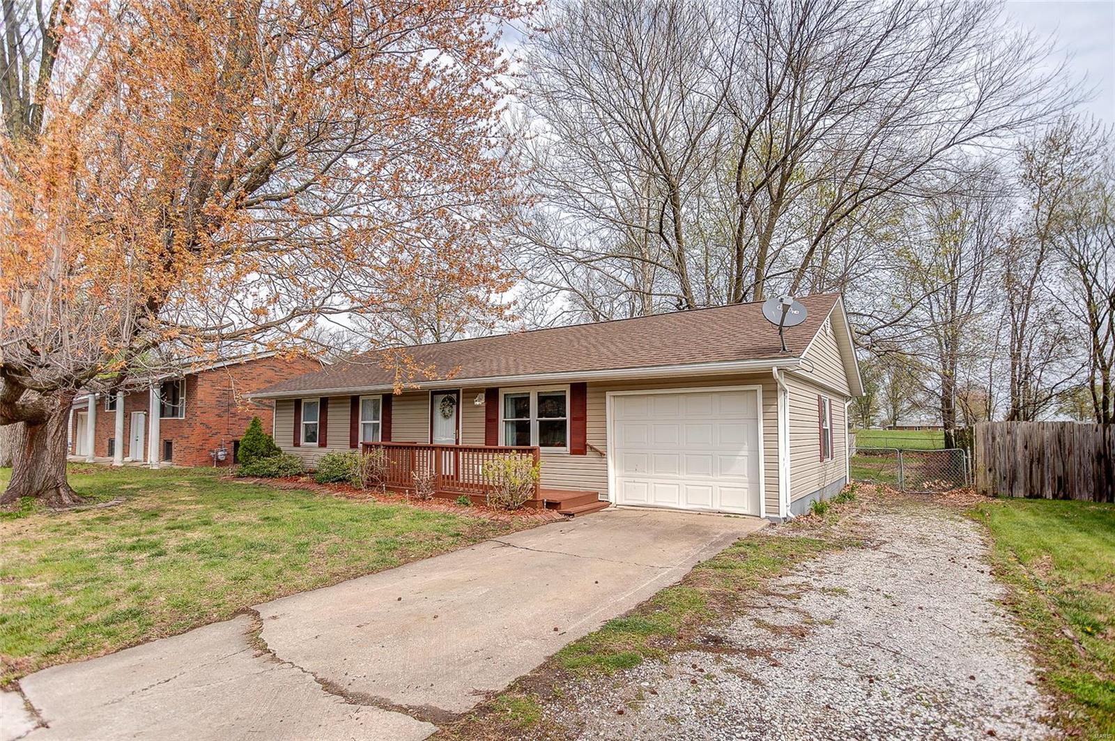 114 George Street Brighton, IL 62012 - Photo 3 of 28 Gallery Image 3