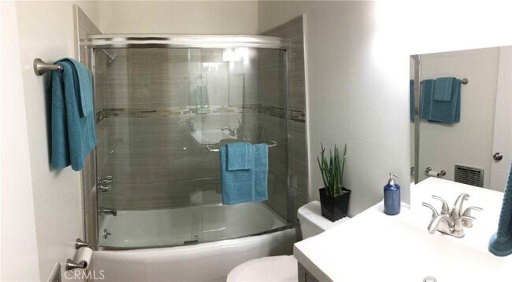 14718 West Magnolia Boulevard, Unit 3 Sherman Oaks, CA 91403 - Photo 3 of 5 a bath tub sitting next to a bathroom