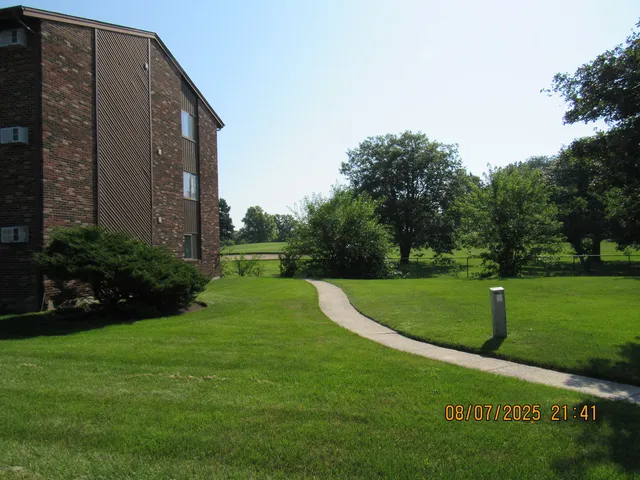 $1,800 | 7725 Woodward Avenue, Unit 2S, Woodridge, IL 60517