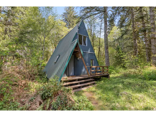 $300,000 | 56520 Nehalem Highway South, Vernonia, OR 97064