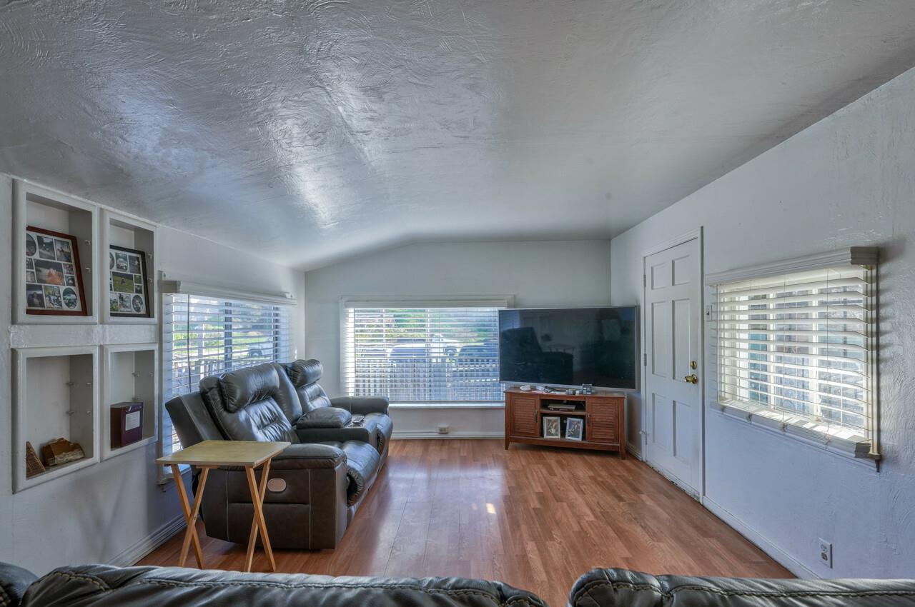 8770 Dyer Road Salinas, CA 93907 - Photo 5 of 16 Gallery Image 5