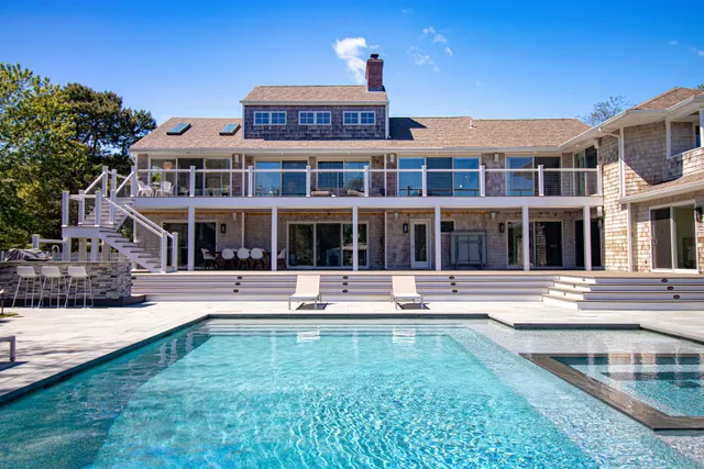 $125,000 | 10 Blackwatch Court, Southampton, NY 11968