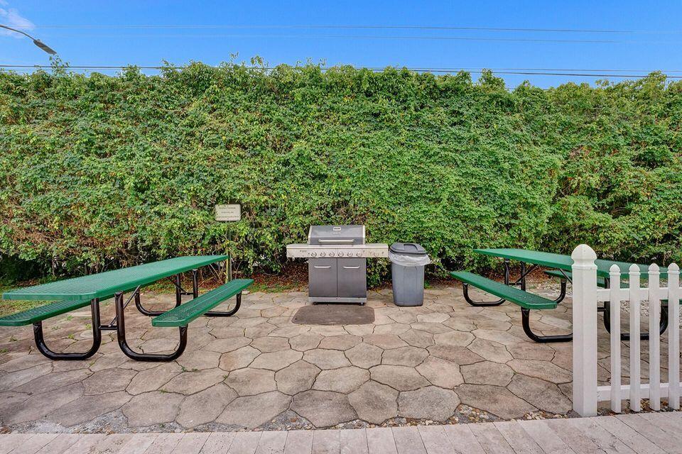 2820 Southwest 13th Street, Unit 101 Delray Beach, FL 33445 - Photo 83 of 83 Picnic area