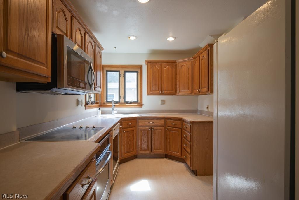 154 Berkley Road Elyria, OH 44035 - Photo 9 of 22 Gallery Image 9