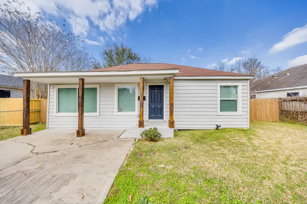 a house view with a outdoor space