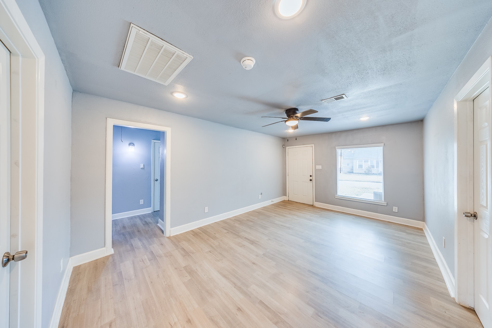4523 Keystone Street Houston, TX 77021 - Photo 11 of 24 an empty room with wooden floor and windows