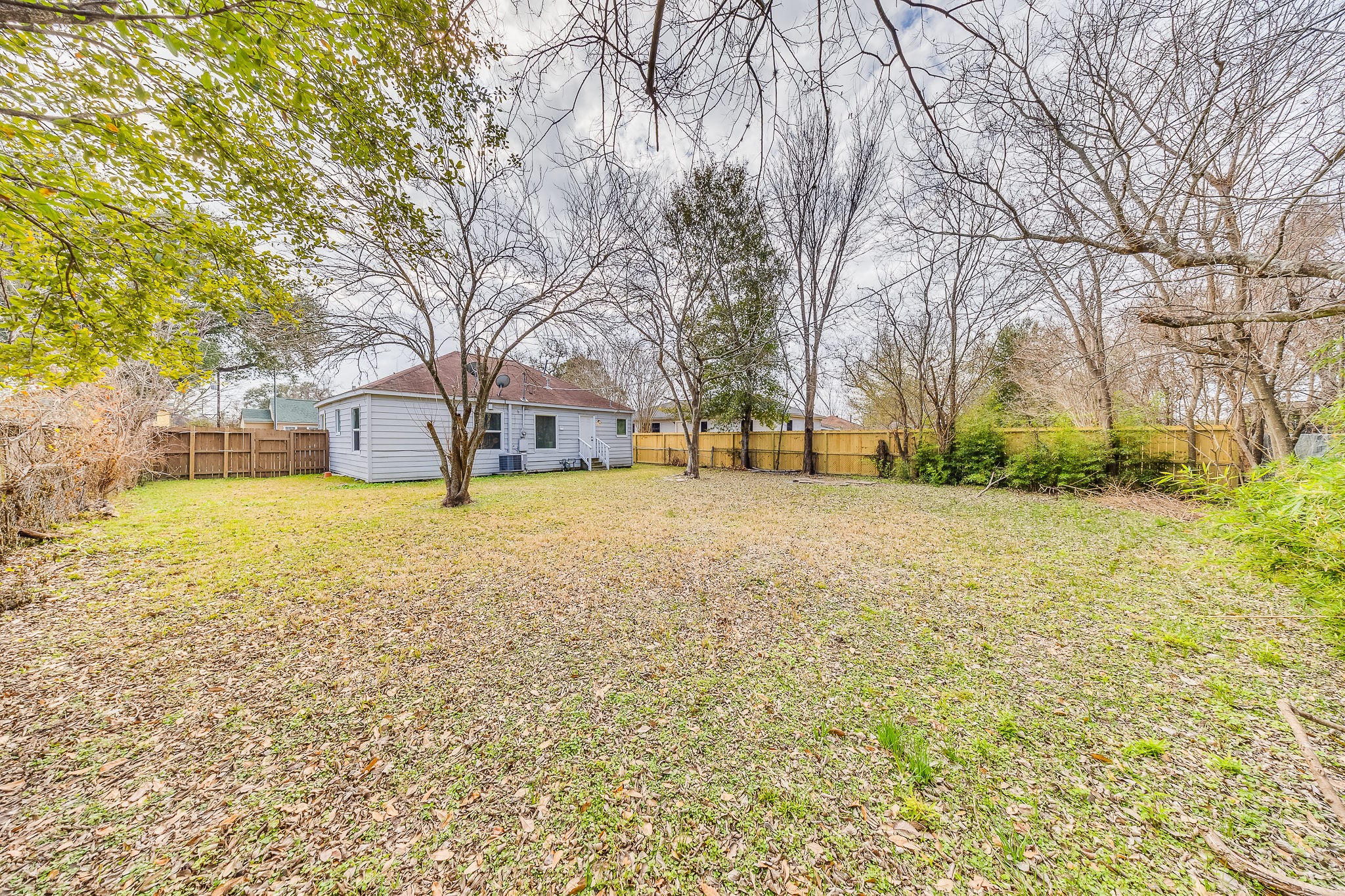 4523 Keystone Street Houston, TX 77021 - Photo 5 of 24 a view of yard covered with snow