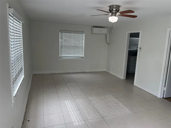$1,500 | 301 South Ocean Boulevard, Unit 3, Pompano Beach, FL 33062