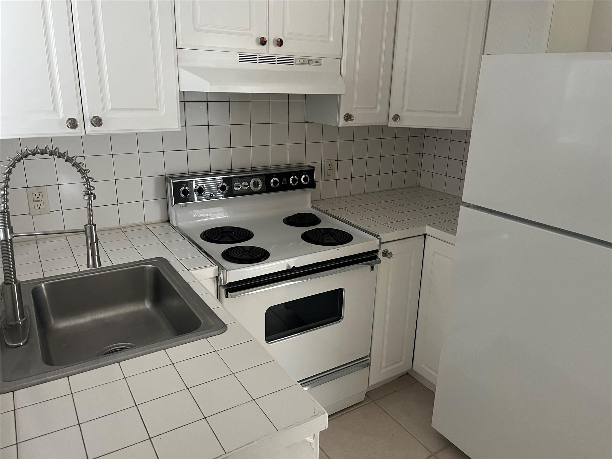 301 South Ocean Boulevard, Unit 3 Pompano Beach, FL 33062 - Photo 3 of 8 Photo 3
