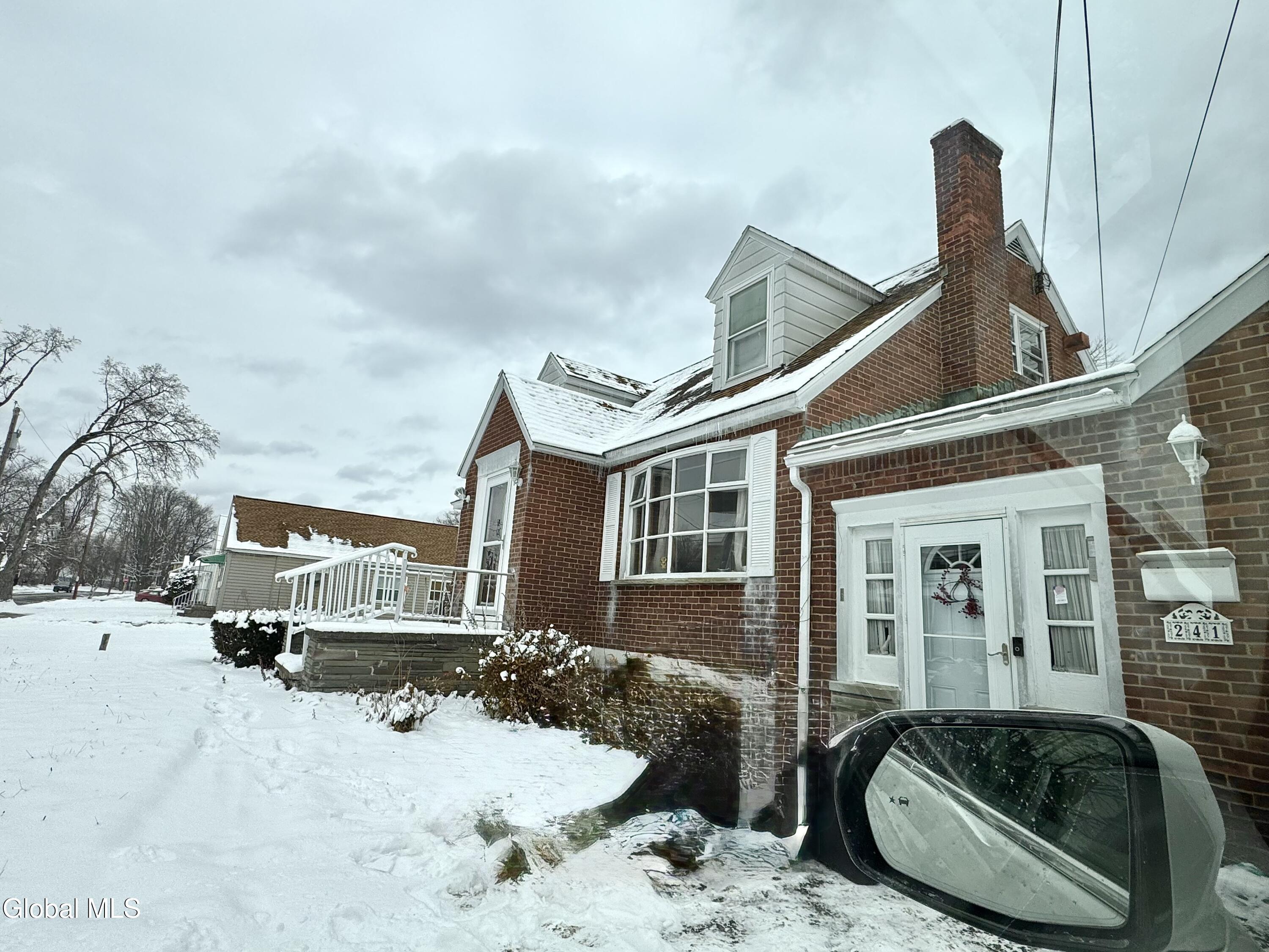 241 16th Street Schenectady, NY 12306 - Photo 3 of 27 IMG_8934