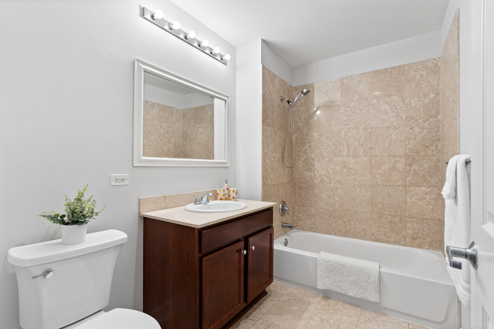 100 East 14th Street, Unit 1203 Chicago, IL 60605 - Photo 17 of 28 a bathroom with a sink a toilet and a bathtub