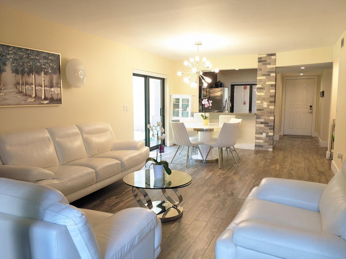 400 Club Circle, Unit 107 Boca Raton, FL 33487 - Photo 8 of 10 Living room