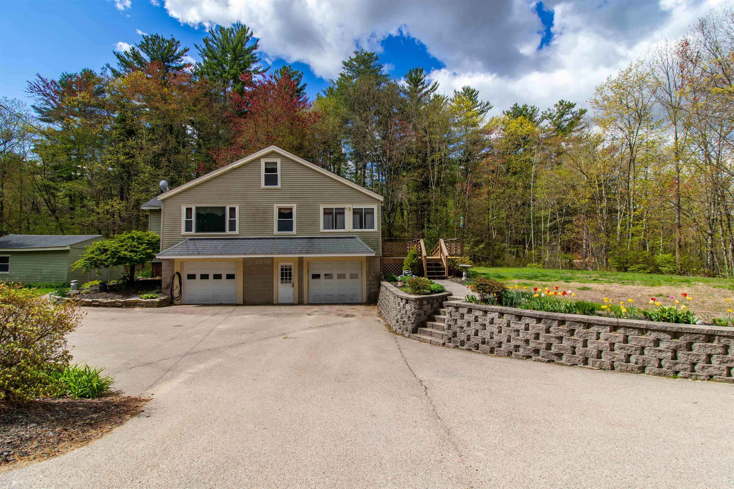 60 Robinson Road Hudson, NH 03051 - Photo 2 of 45 Gallery Image 2